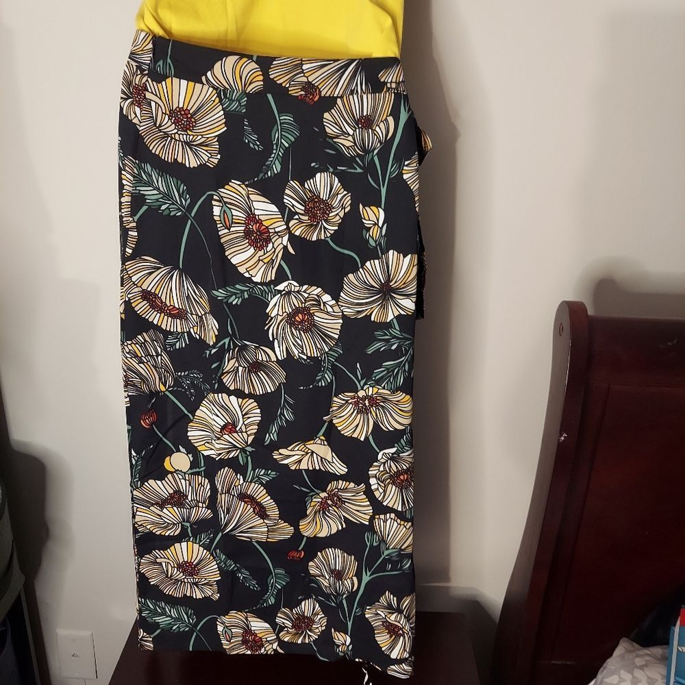 Floral Skirt Set- New - Picture 7 of 8